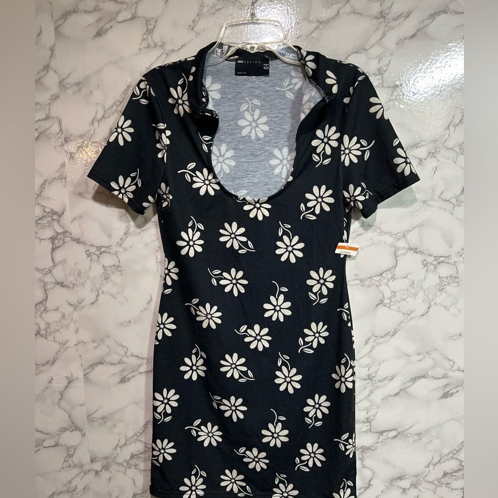 ASOS DESIGN keyhole mini dress in black and cream daisy print Size 4